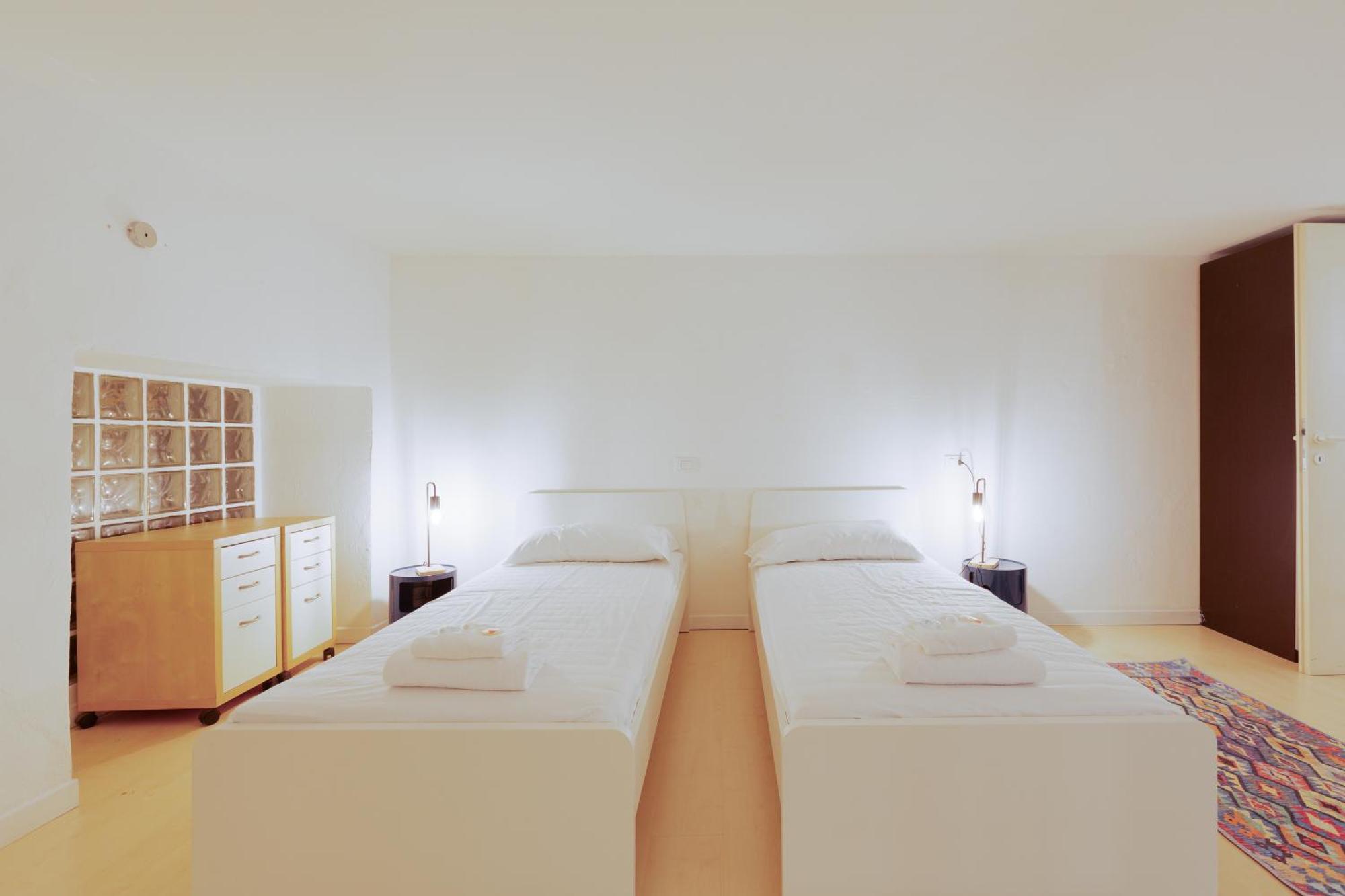 Sant'Agostino - Charming Retreat 210M From M2 Apartment Milan Bagian luar foto